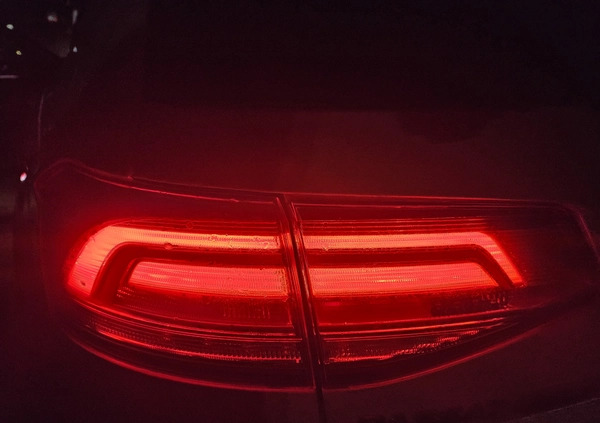 Volkswagen Passat cena 59900 przebieg: 221000, rok produkcji 2016 z Łobez małe 596